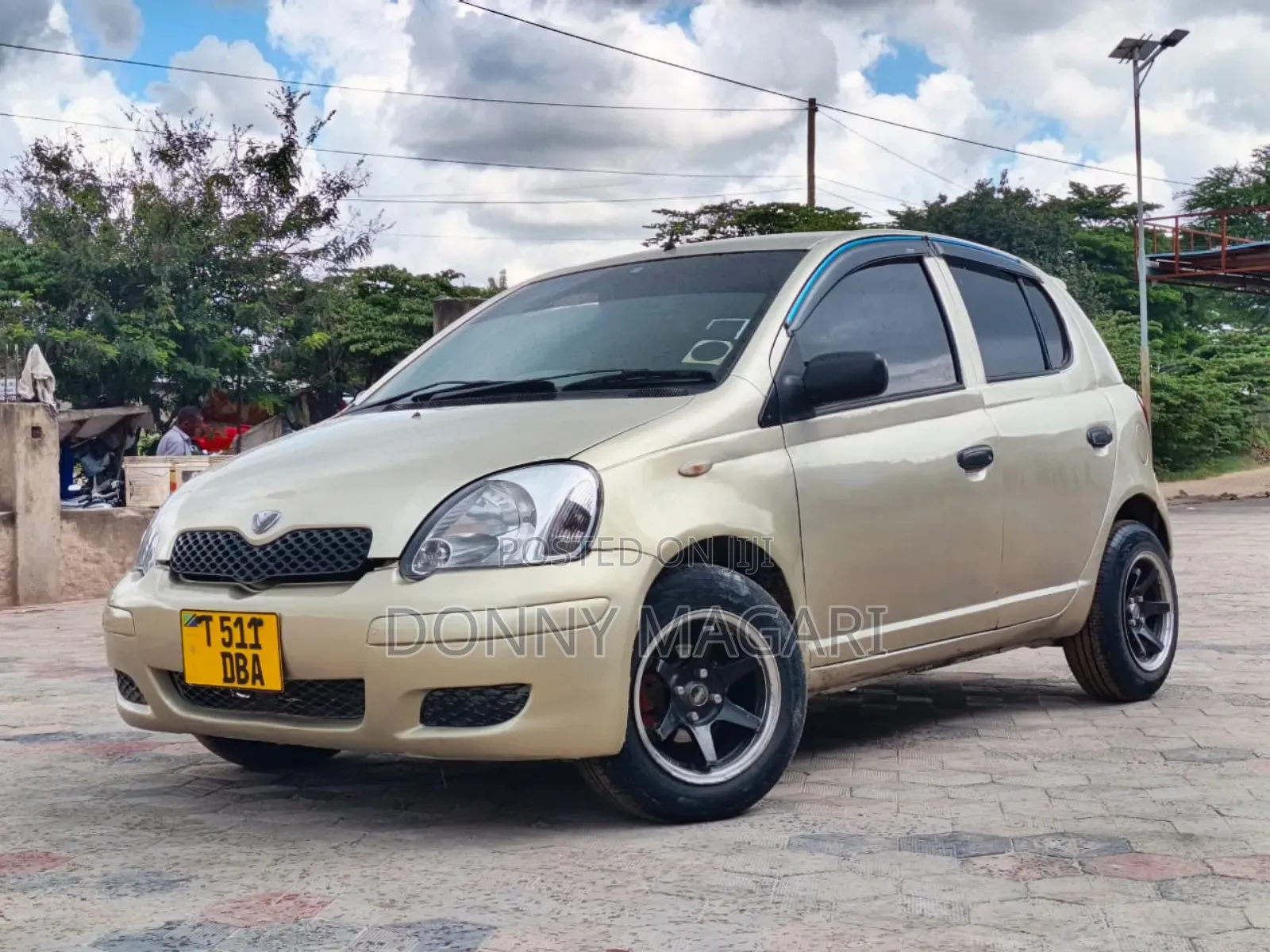 Toyota Vitz 1.3 FWD 3dr 2004 Gold