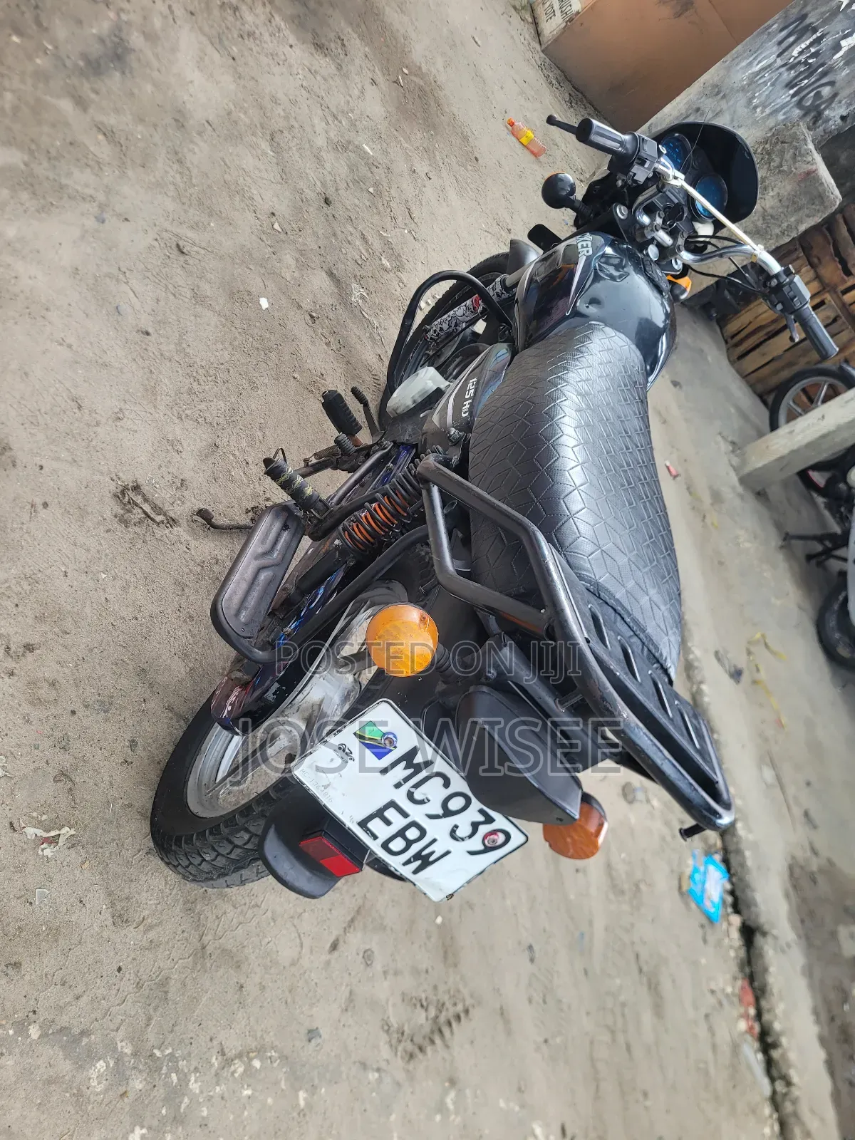 Bajaj Boxer 125 2025 Black