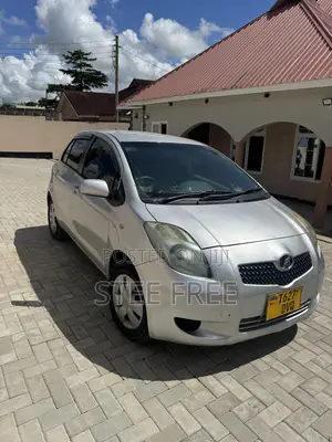 Toyota Vitz 1.0 FWD 3dr 2005 Silver