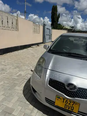 Toyota Vitz 1.0 FWD 3dr 2005 Silver