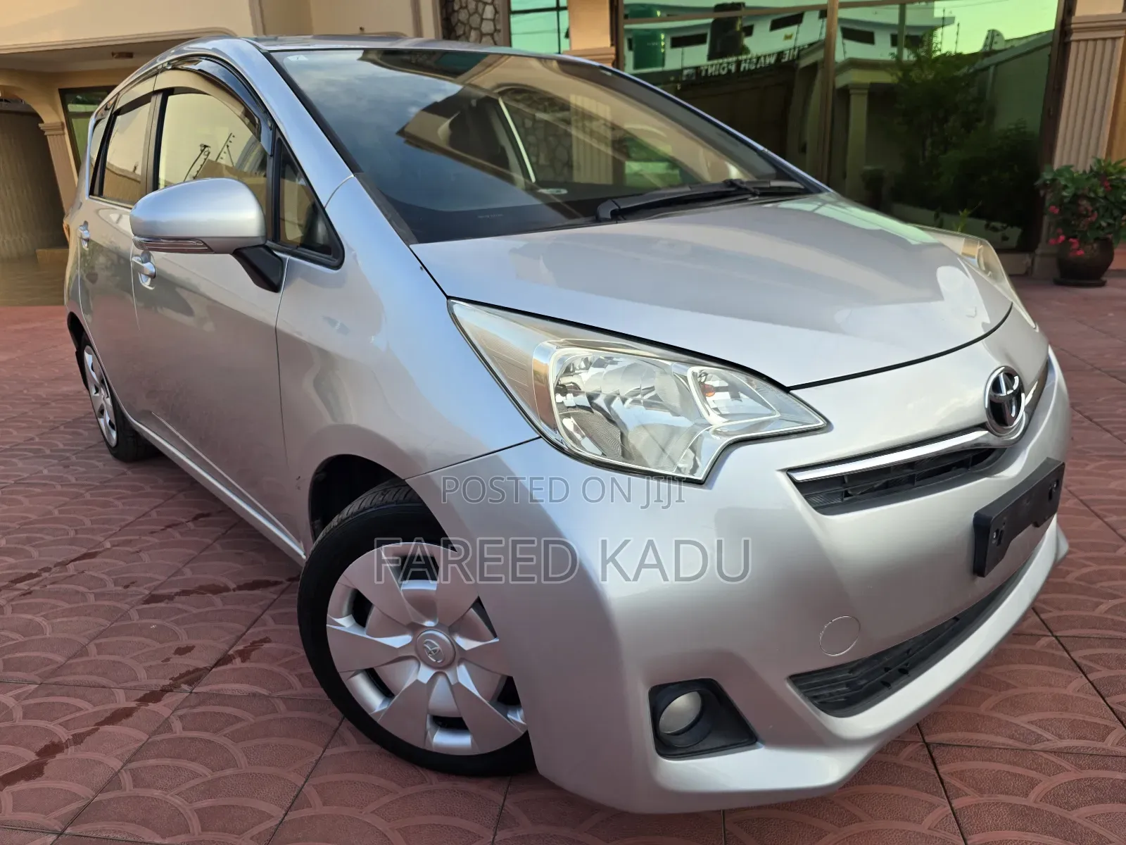 Toyota Ractis 1.3 FWD 2012 Silver