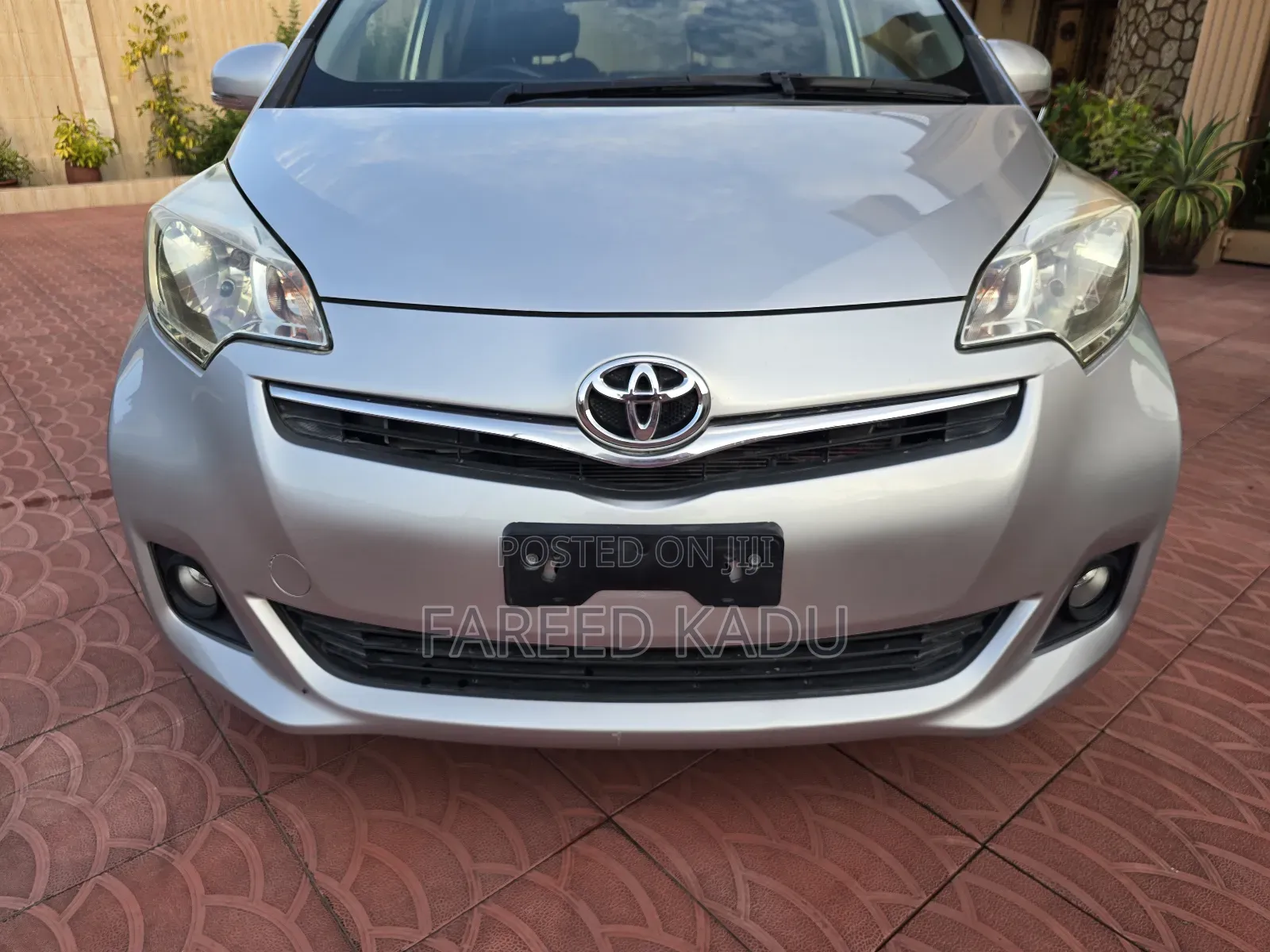 Toyota Ractis 1.3 FWD 2012 Silver