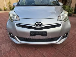 Toyota Ractis 1.3 FWD 2012 Silver