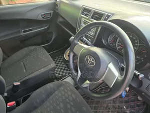 Toyota Ractis 1.3 FWD 2012 Silver