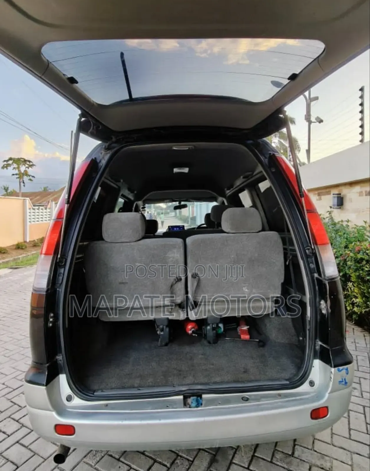Toyota Noah 2.0 AWD (8 Seater) 2001 Black