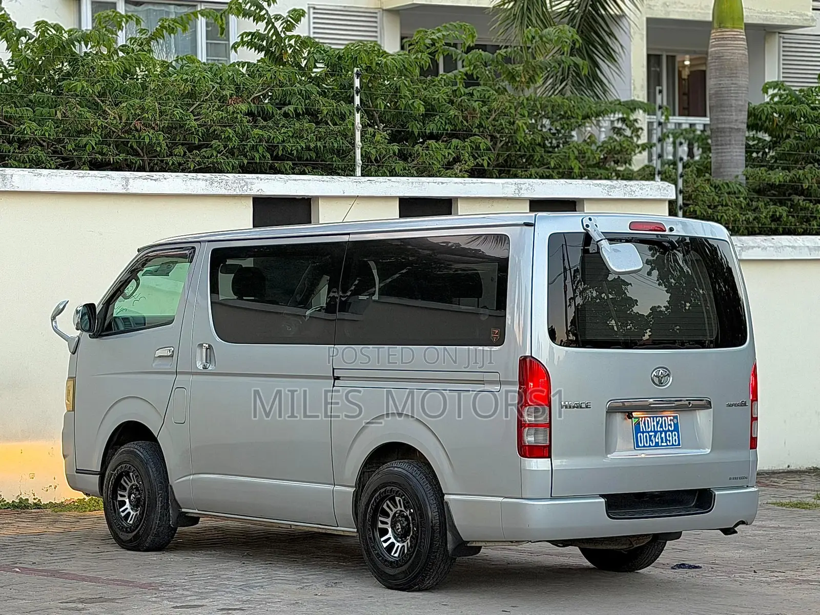 Toyota Quantum 2010 Silver