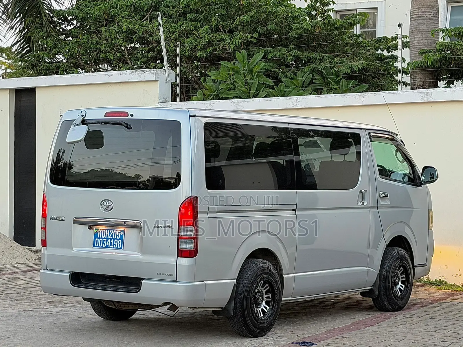Toyota Quantum 2010 Silver