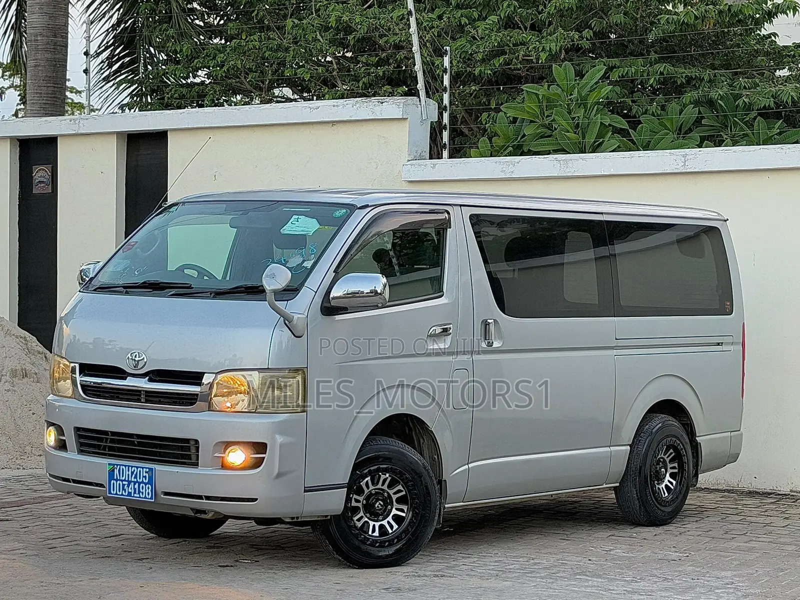 Toyota Quantum 2010 Silver