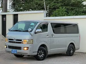 Toyota Quantum 2010 Silver