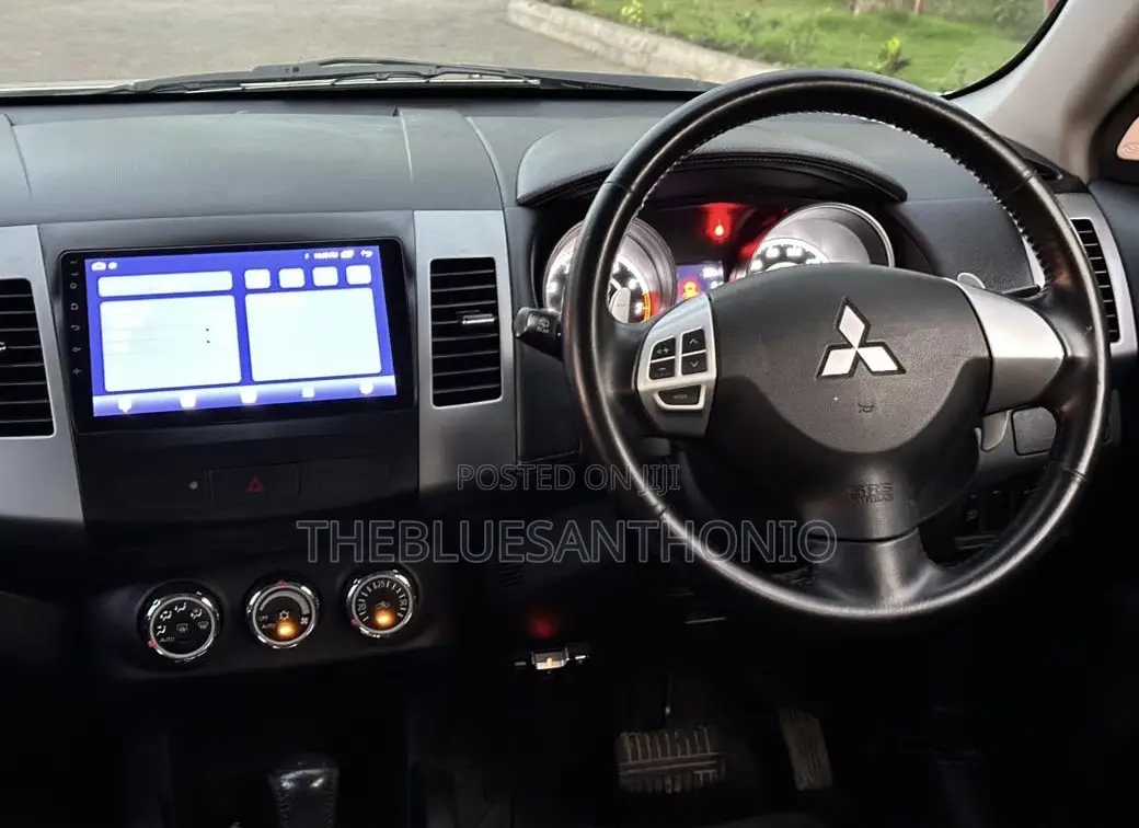 Mitsubishi Outlander 2011 Silver