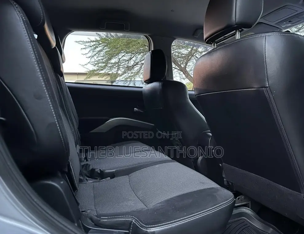 Mitsubishi Outlander 2011 Silver