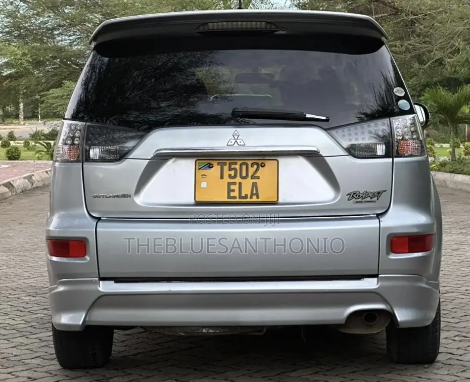 Mitsubishi Outlander 2011 Silver