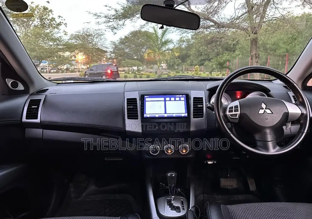 Mitsubishi Outlander 2011 Silver