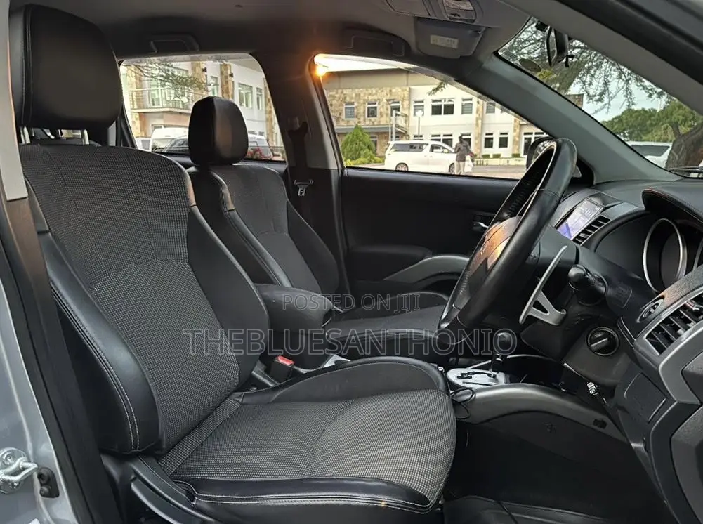 Mitsubishi Outlander 2011 Silver