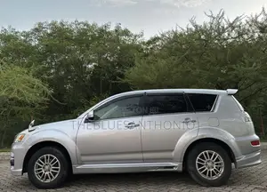 Mitsubishi Outlander 2011 Silver