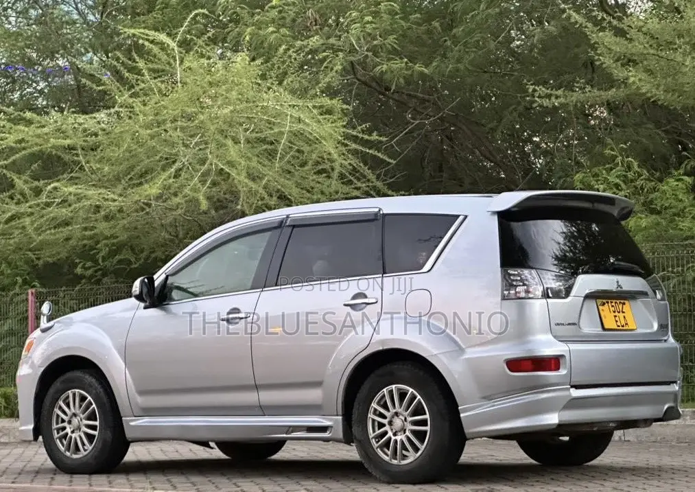 Mitsubishi Outlander 2011 Silver