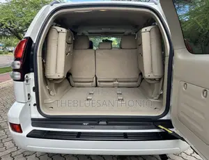 Toyota Land Cruiser Prado 2006 White