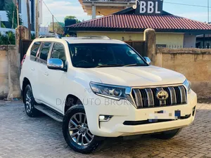 Toyota Land Cruiser Prado 2022 White