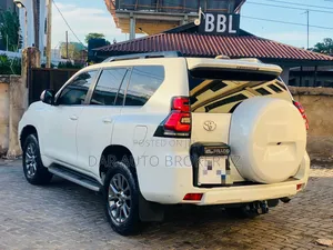 Toyota Land Cruiser Prado 2022 White
