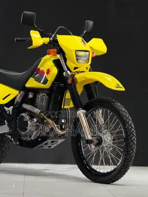 Suzuki 2022 Yellow