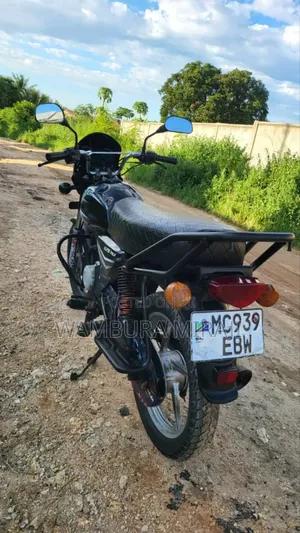 New Bajaj Boxer 125 2025 Black