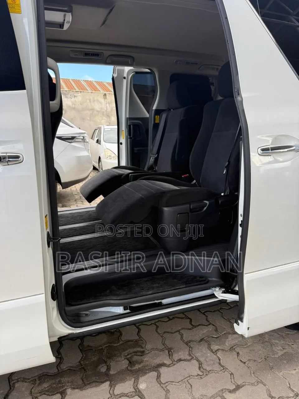Toyota Alphard 2.4 Petrol FWD 2012 White