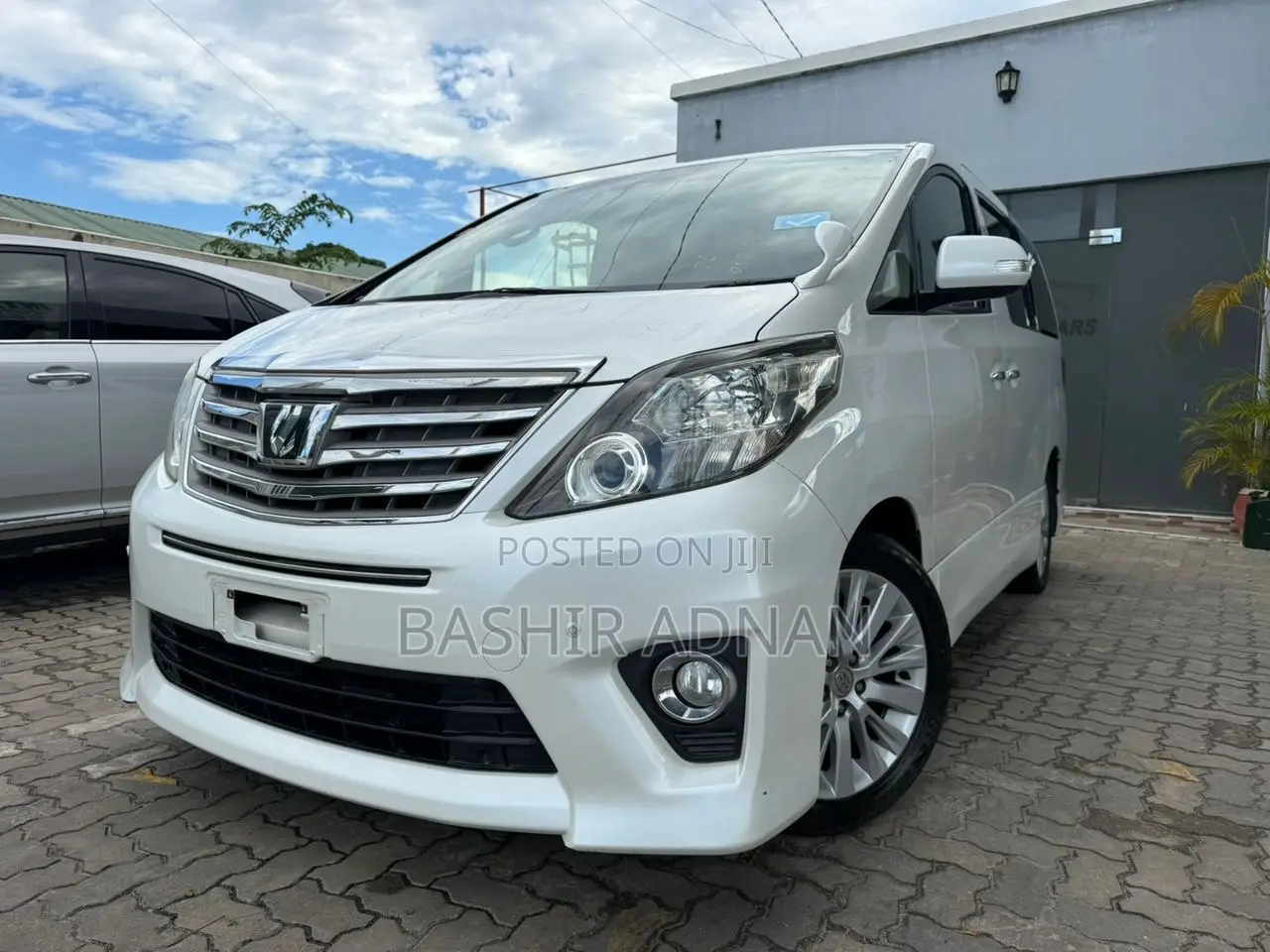 Toyota Alphard 2.4 Petrol FWD 2012 White