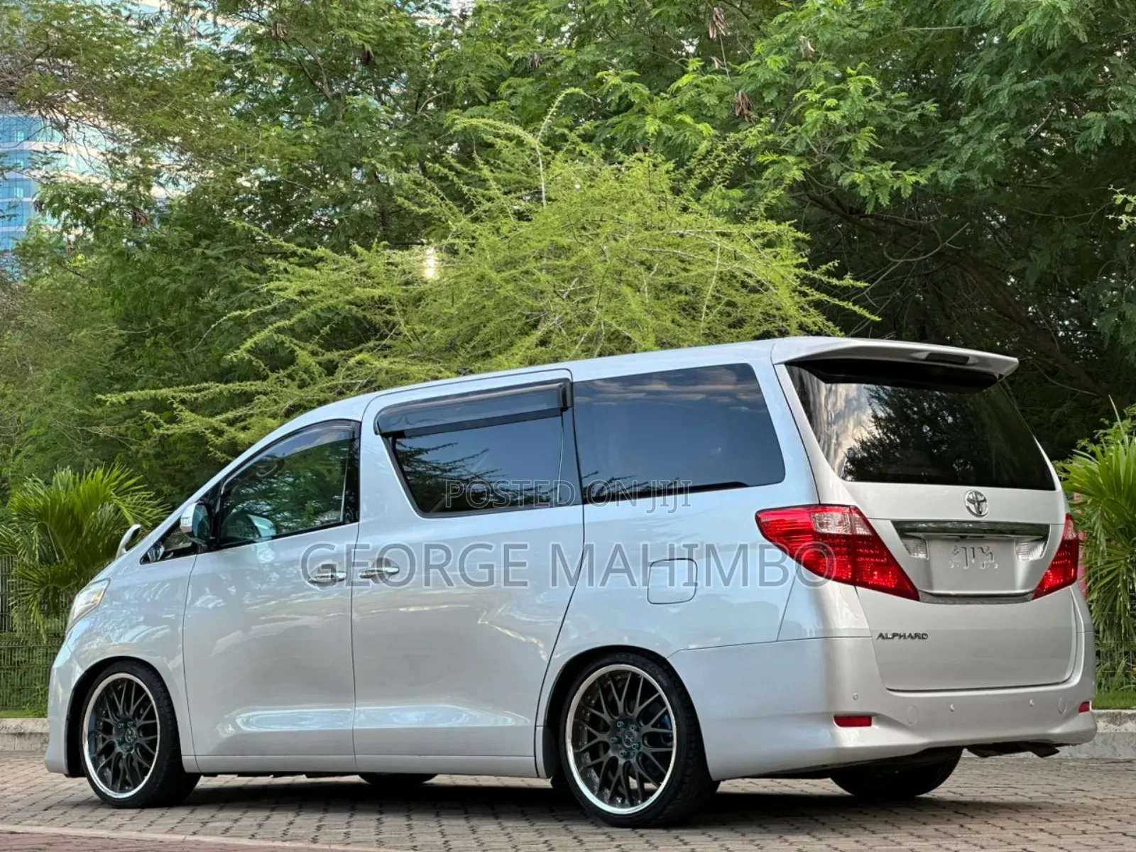 Toyota Alphard 2010 Silver