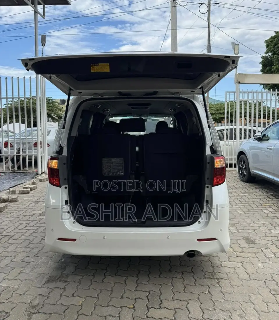 Toyota Alphard 2.4 Petrol FWD 2012 White