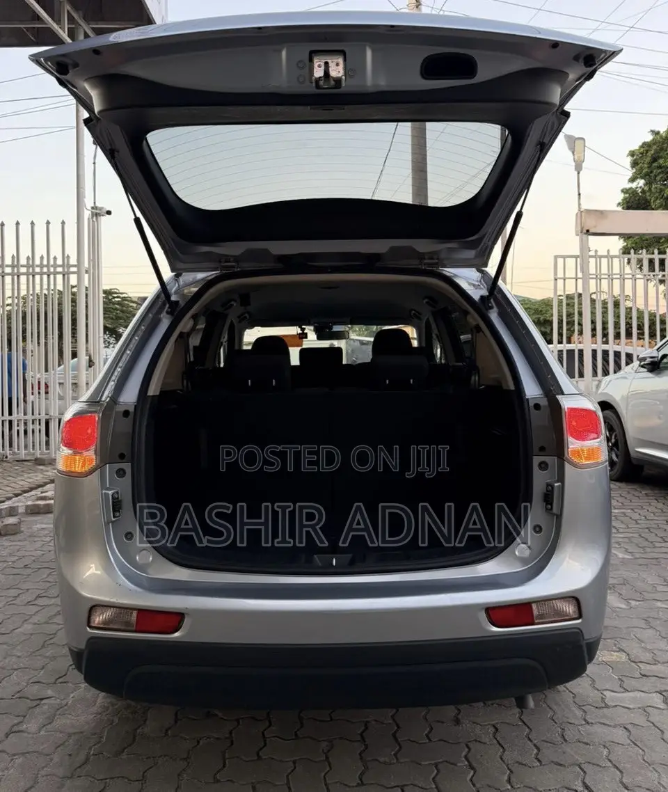 Mitsubishi Outlander 2012 Silver