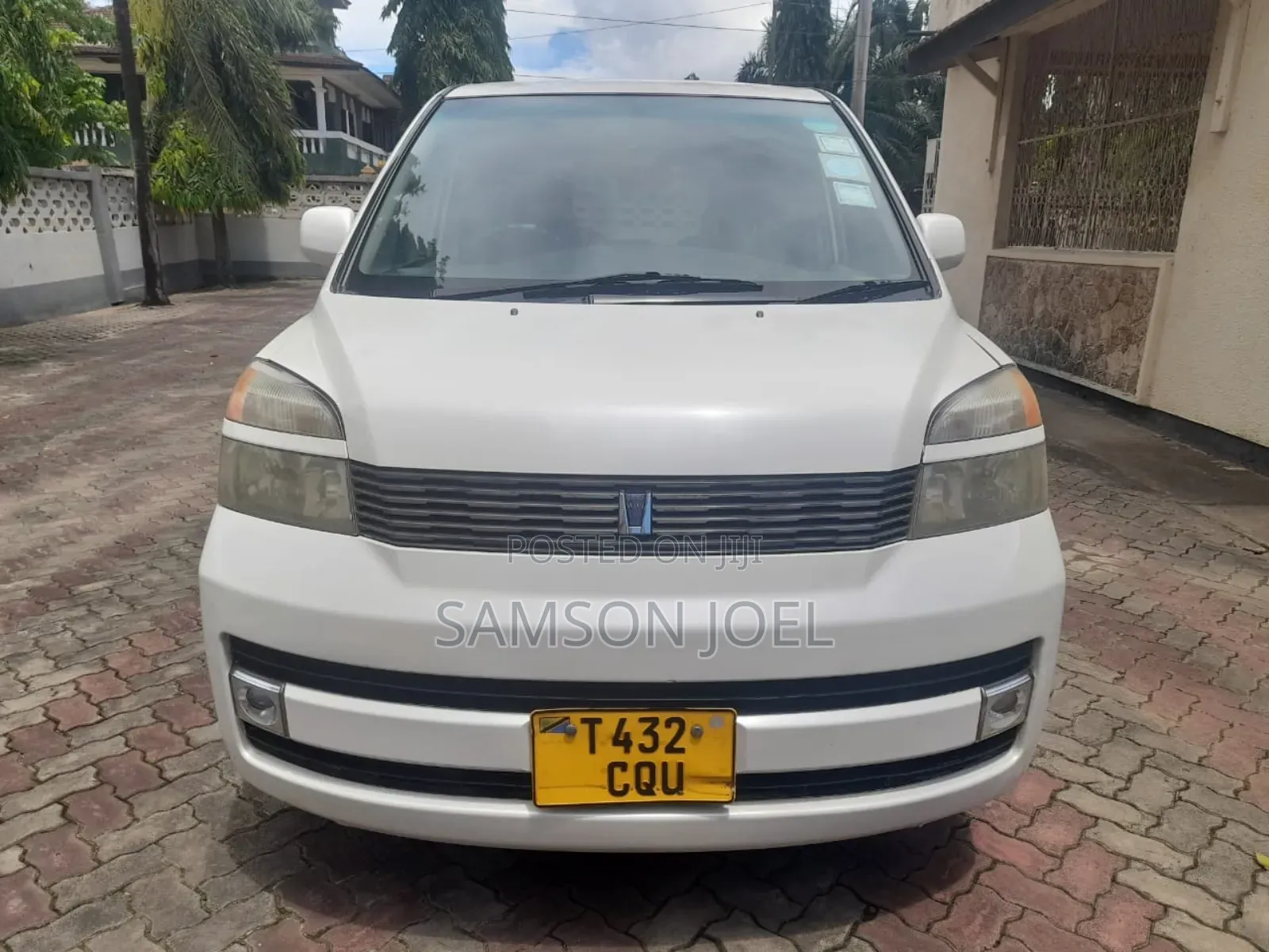 Toyota Voxy 2005 White