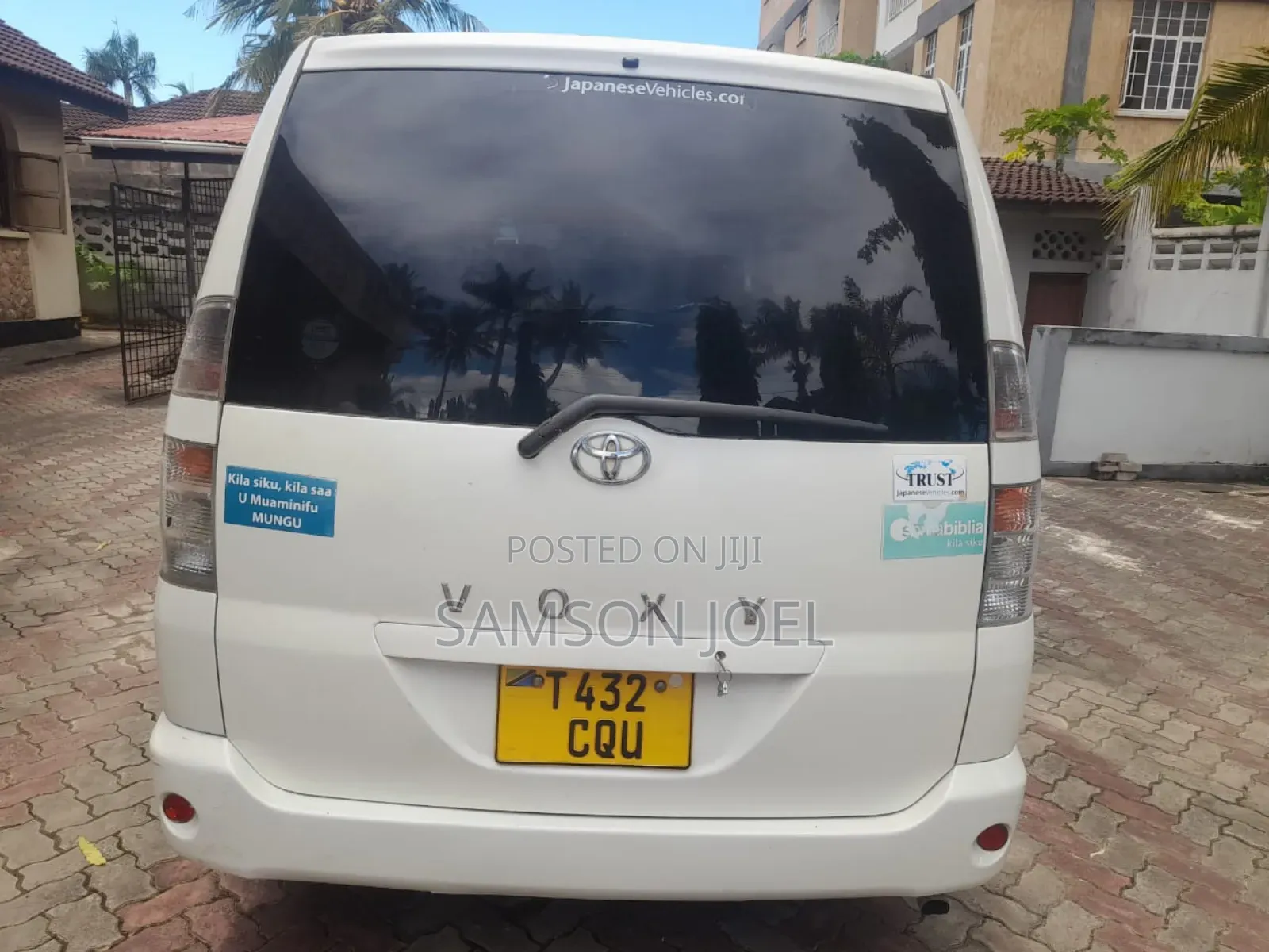 Toyota Voxy 2005 White