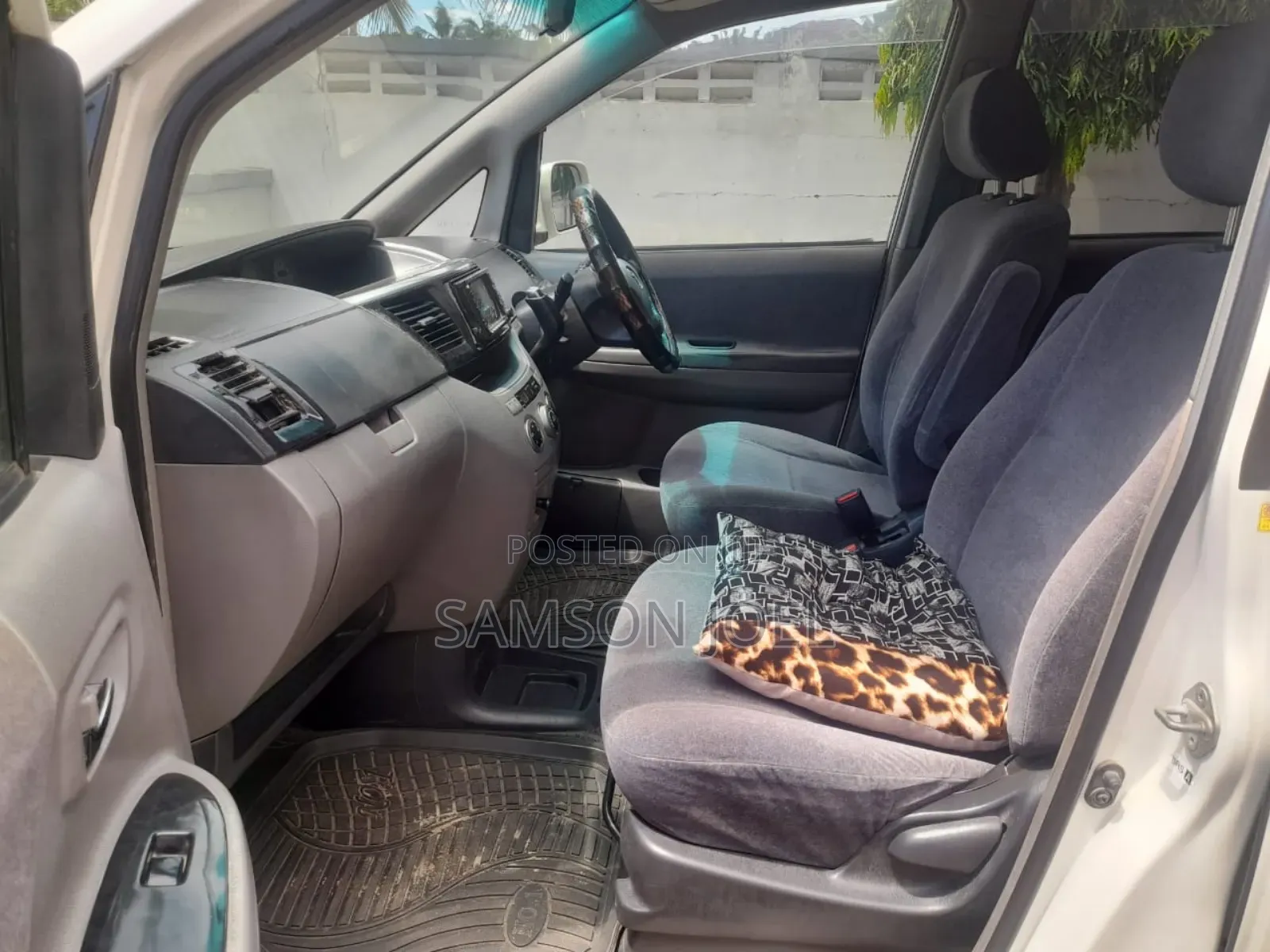 Toyota Voxy 2005 White