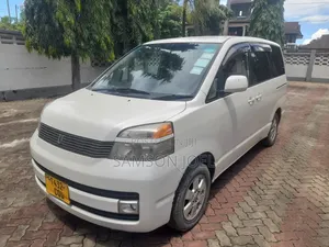 Toyota Voxy 2005 White