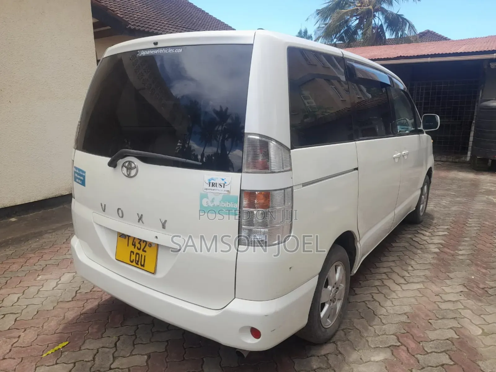 Toyota Voxy 2005 White