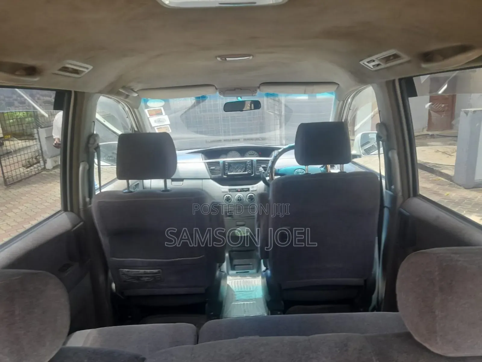 Toyota Voxy 2005 White