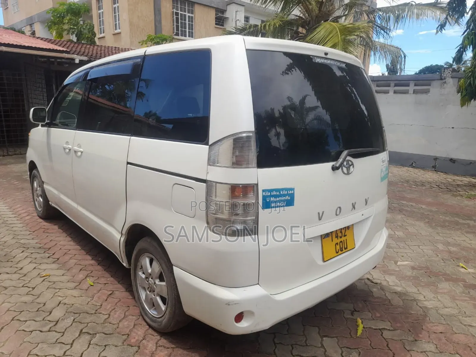 Toyota Voxy 2005 White