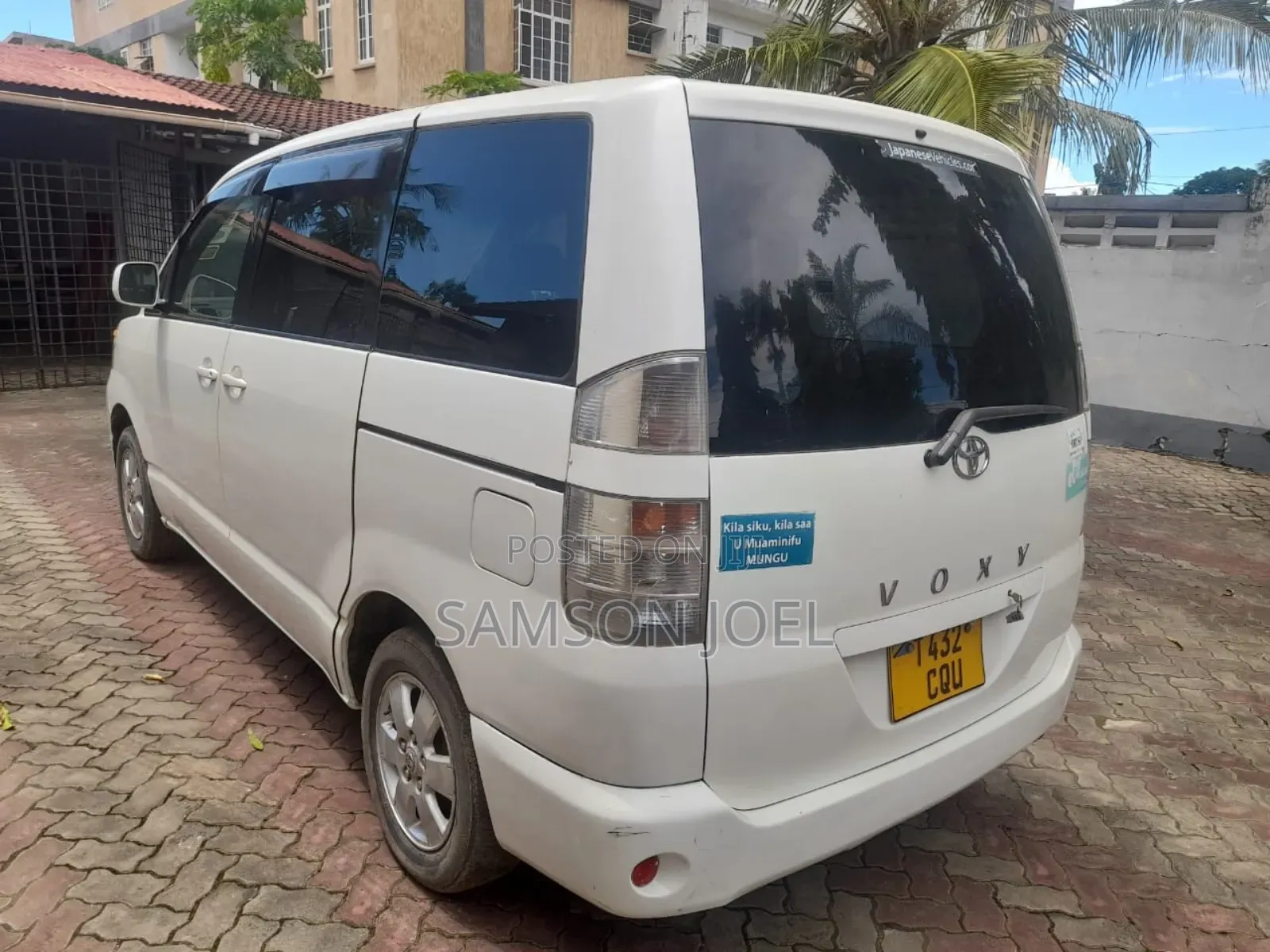 Toyota Voxy 2005 White