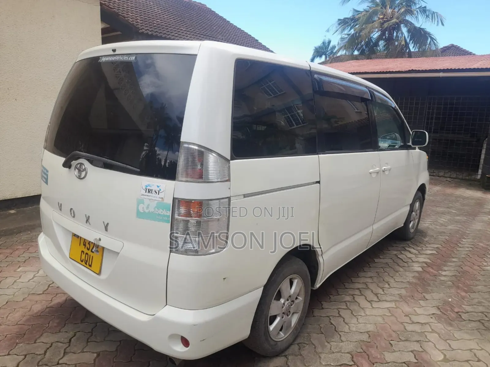 Toyota Voxy 2005 White