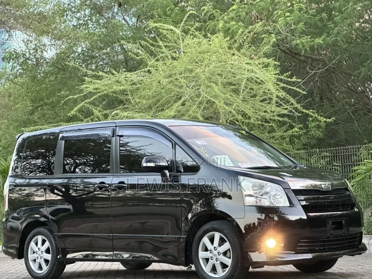 Toyota Noah 2007 Black