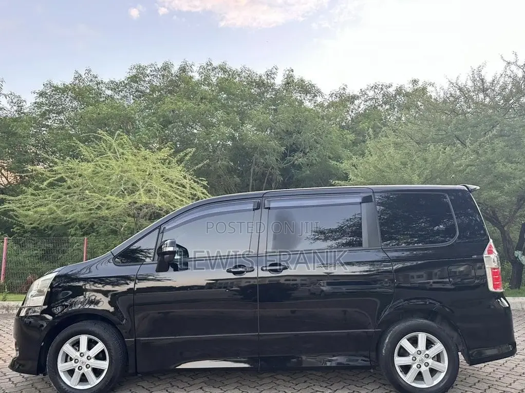 Toyota Noah 2007 Black