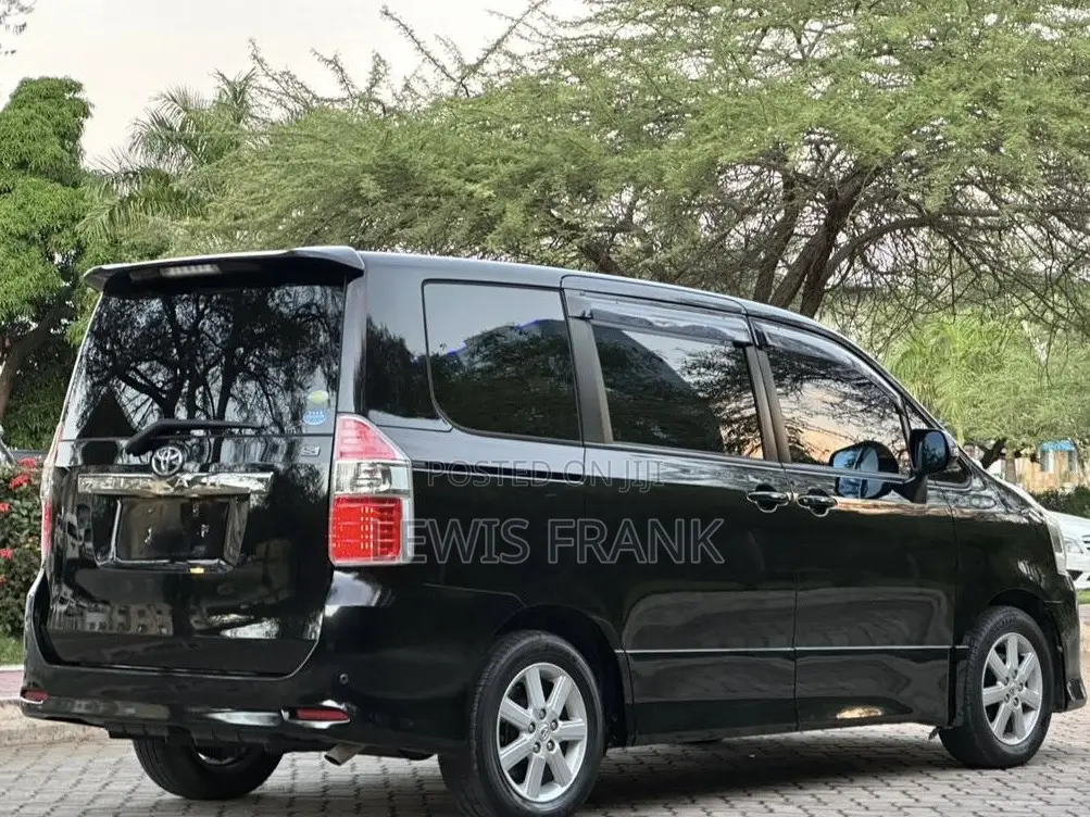 Toyota Noah 2007 Black
