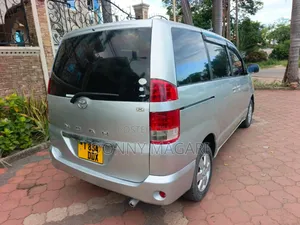 Toyota Noah 2005 Silver