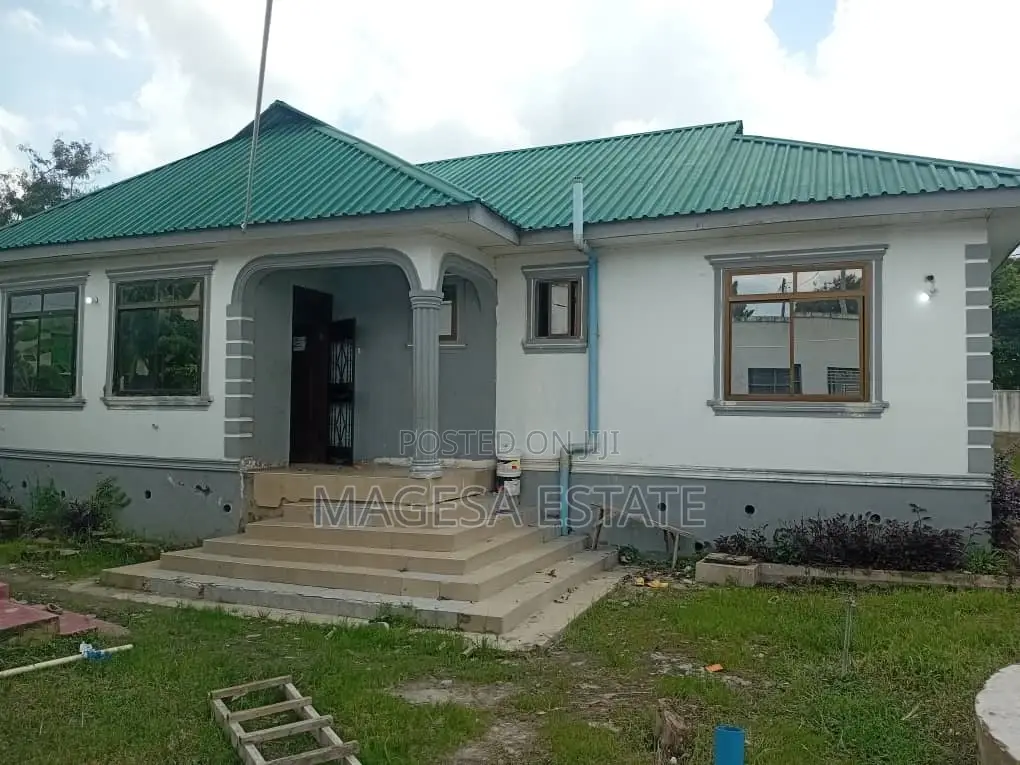 5bdrm House in Magesa Estate, Kinondoni for sale