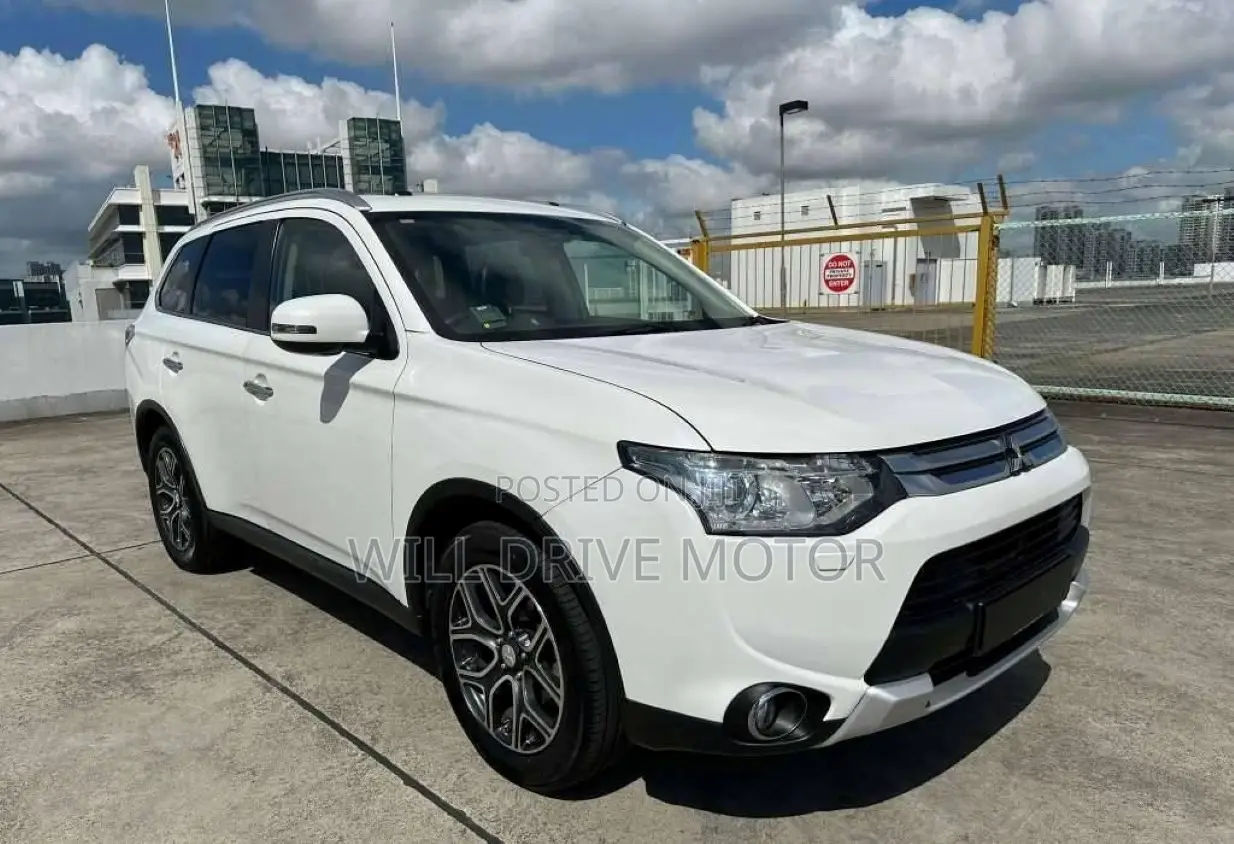 Mitsubishi Outlander 2015 White