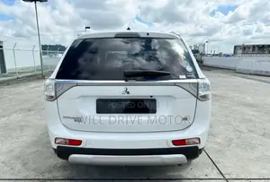Mitsubishi Outlander 2015 White