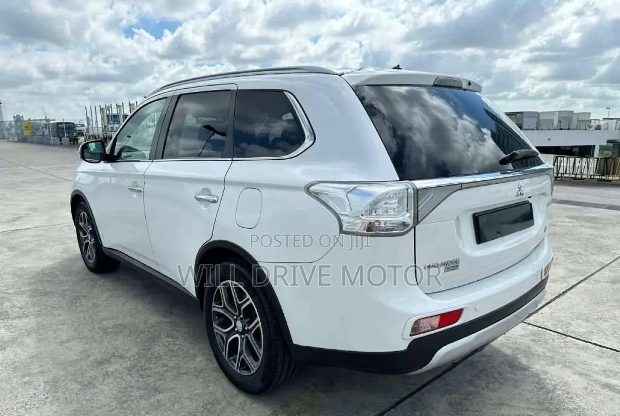 Mitsubishi Outlander 2015 White