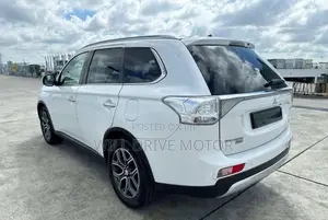 Mitsubishi Outlander 2015 White