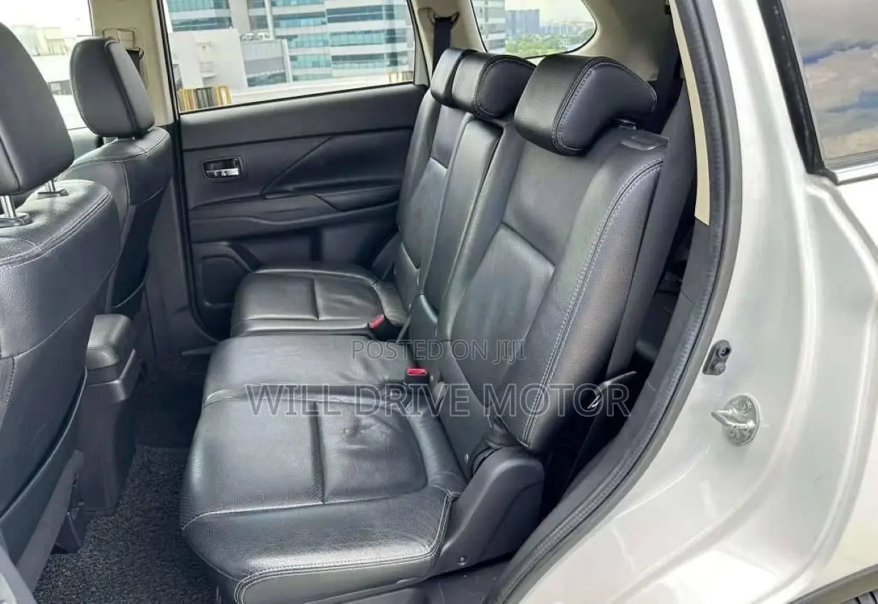 Mitsubishi Outlander 2015 White