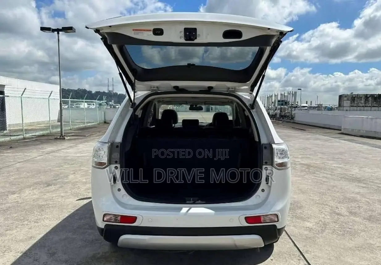 Mitsubishi Outlander 2015 White